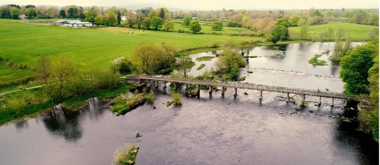 Kingfisher Lodge & Pub Castleconnell エクステリア 写真