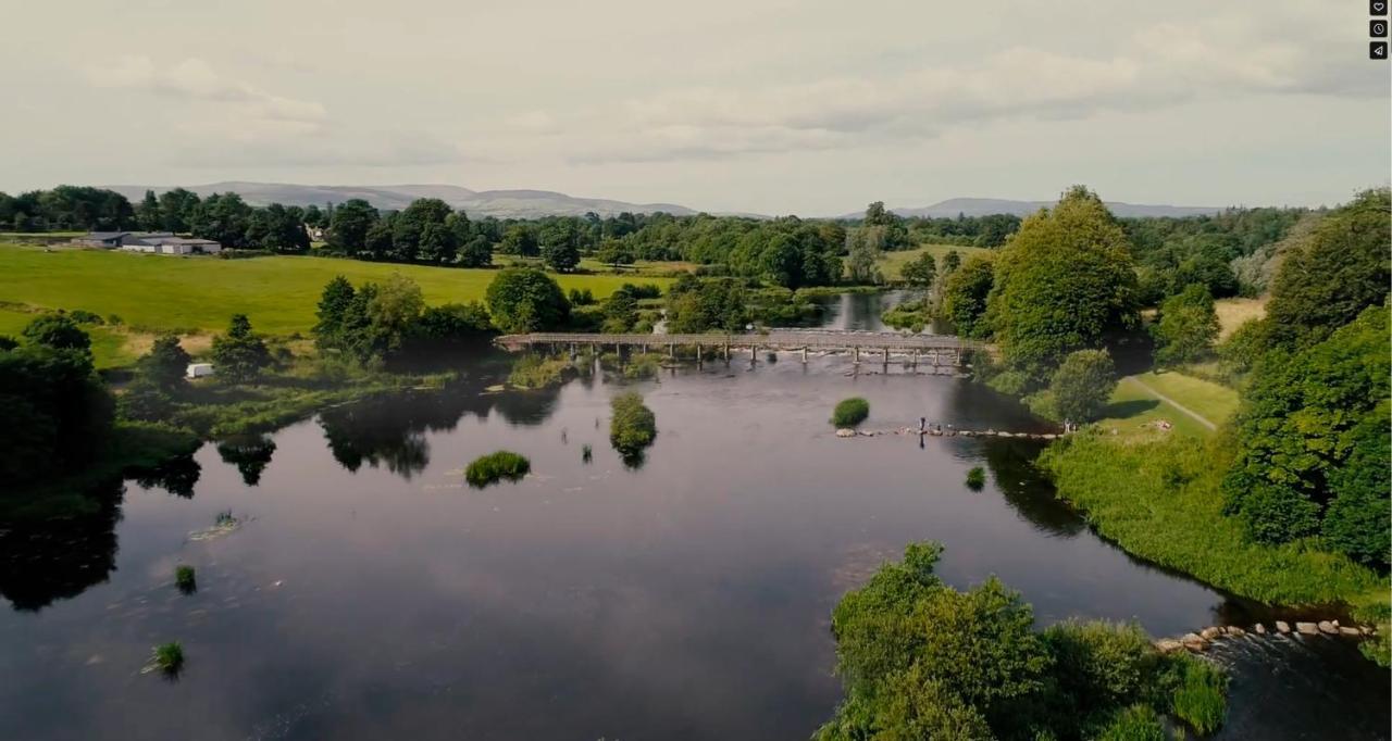 Kingfisher Lodge & Pub Castleconnell エクステリア 写真